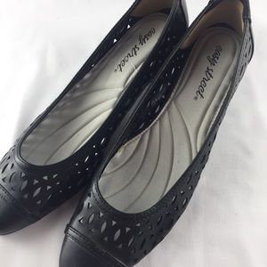 Easy Street Woman Shoe Size 9.5N Black Faux Leather Loafer Cut Out Career Pump